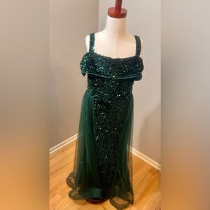 #406a Girl/Tween Green Sequined  & Velvet off-the-shoulder Gown - Size 11Y